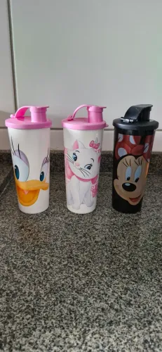 3 copos com tampa Disney da Tupperware