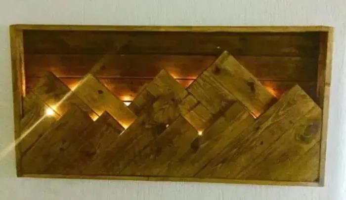 Quadro Decorativo feito de Paletes com Led Comprimento 113cm Altura 75cm