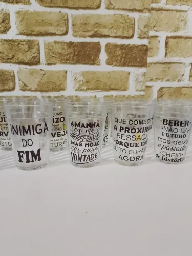 Copos personalizados com frases divertidas