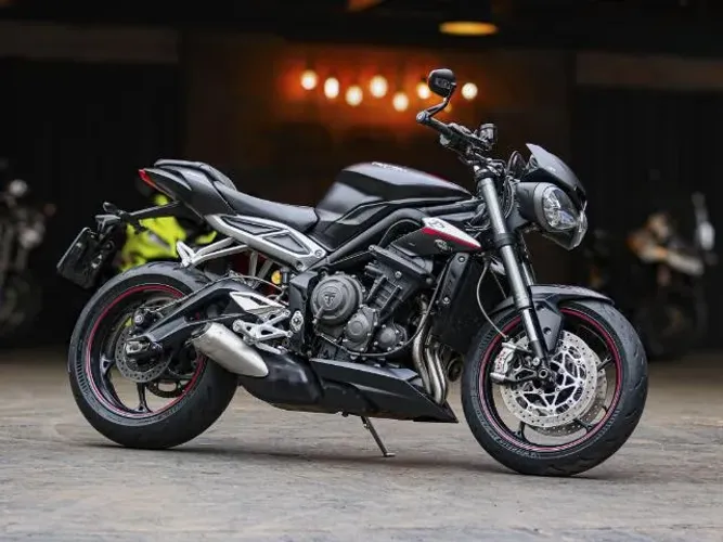 TRIUMPH STREET TRIPLE 765 RS 750 cc 