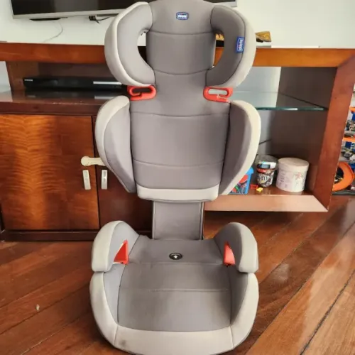 Cadeira da Chicco 15 a 36KG seminova