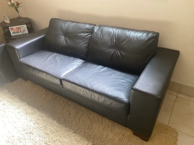 Sofá em couro preto, 3 lugares