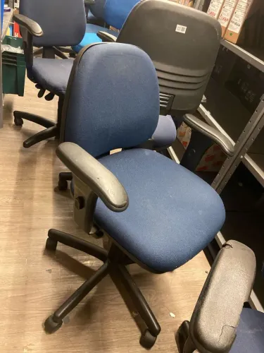 Cadeira de Escritório Confortável e Ergonômica