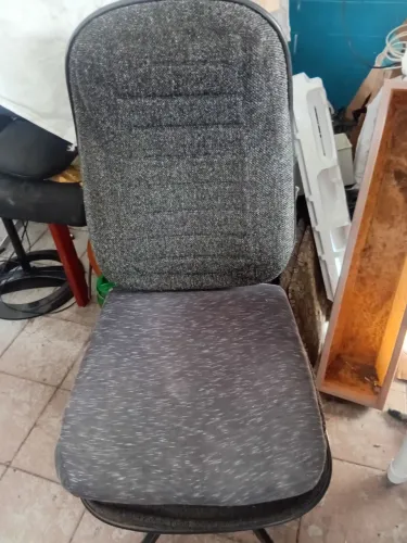 Cadeira   giratória  usada para balcão hidráulico perfeito 