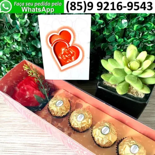 Presente Dia dos Namorados Rosa Vermelha Artificial Chocolate Ferrero Rocher Cartão