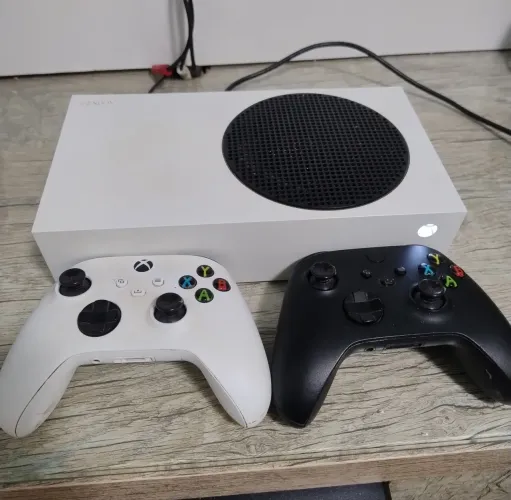 Xbox series S 2 controles perfeito !