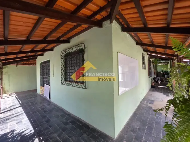 Casa à venda, 4 quartos, 1 suíte, 6 vagas, Sagrada Família - Divinópolis/MG