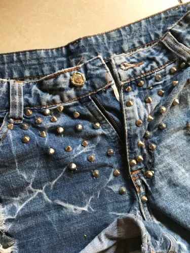 Shorts Jeans com Spikes