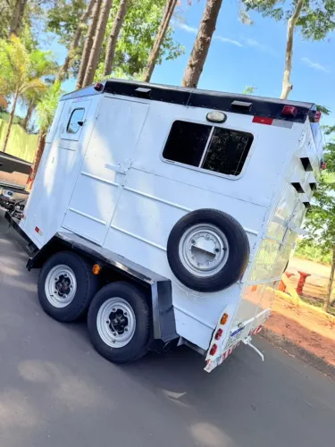 TRAILER PARA ANIMAIS  