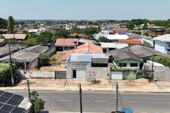 Casa à venda Avenida Aracaju, entre T 17 e T18 próximo ao IG Shopping
