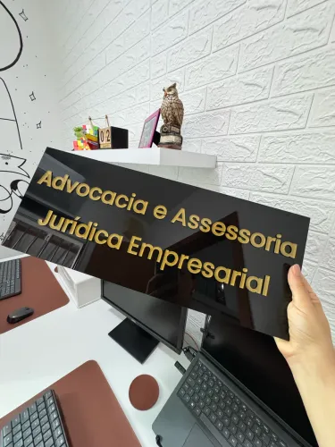 Placa para porta de escritório de advocacia