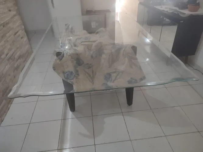 Vendo tampo de vidro pisotado,2,00 de comprimento por 1,20 de largura.aceito negociação