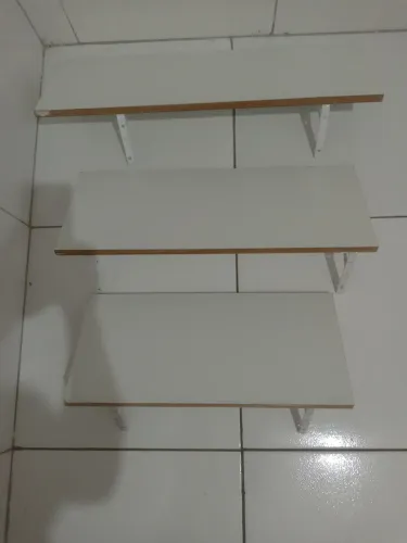 3 partileira de madeira bem conservada 70cm.60cm.50cm