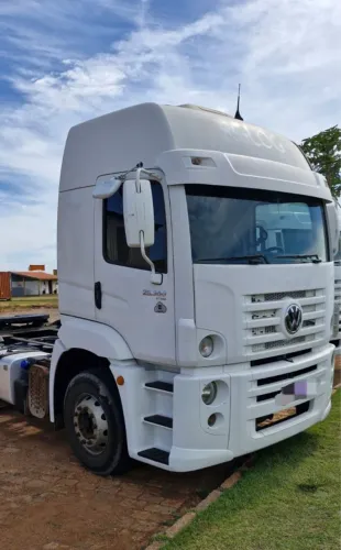 Lote de VW 25.360 ano 2021, 6x2, com teto alto, em SP