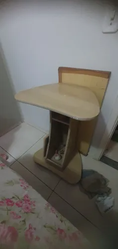 Vendo móvel amarelo