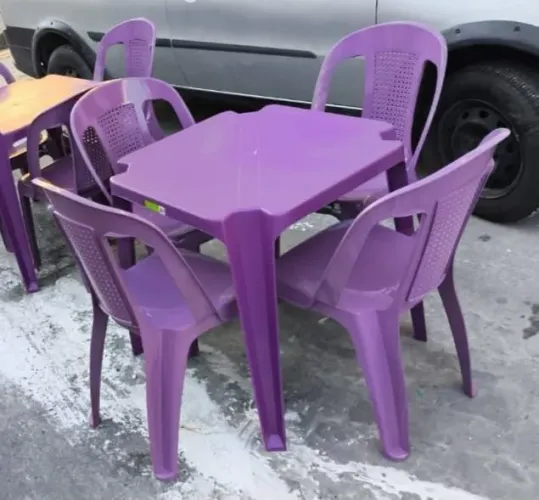 Conjunto de mesa e cadeiras de plástico - promoção, cor lilás