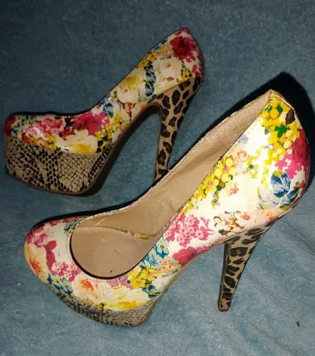 Sapato Feminino plataforma ZIGI NEW YORK, tamanho 37,NOVO NUNCA USADO, EXCLUSIVO LUXO