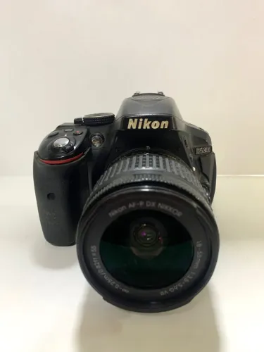 Câmera NIKON D5300 + Lente 18-55mm (Usada)