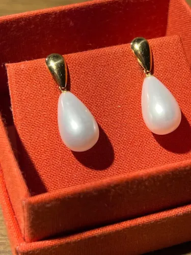 Brinco em pérolas e ouro 18