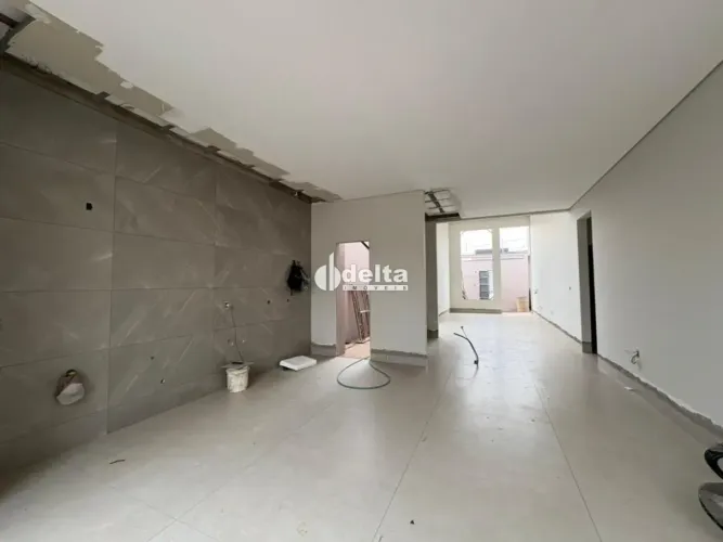 Casa residencial com 3 quartos disponível para venda no bairro Grand Ville em Uberlândia-M