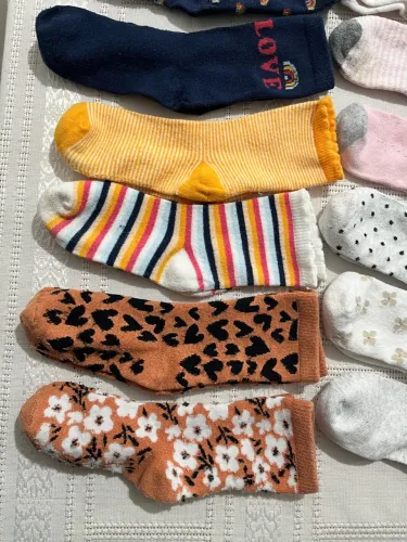19 pares de Meias Infantis, Carter?s tamanho que vai do 20 ao 30