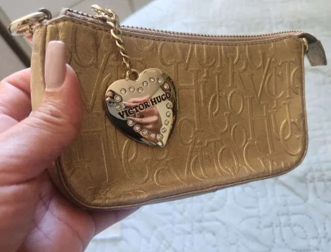 Bolsa/clutch dourada Victor Hugo original