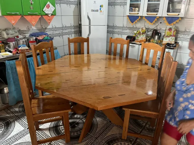Mesa de Jantar em Madeira Maciça