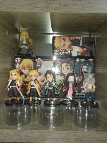 WCF Coleção Action Figures Demon Slayer e Attack on Titan