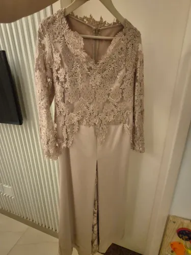 Vestido de renda bege