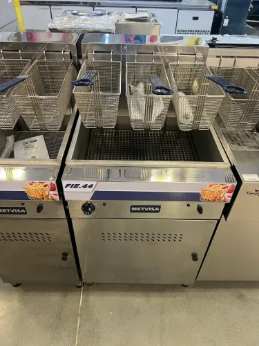 Fritadeira elétrica 3 cestos água e óleo 44 litros trifásico 380v 