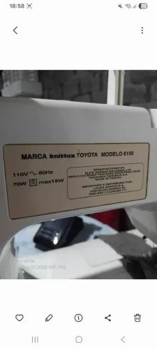 Maquina de costura elétrica marca knittax toyota modelo 6150,110V 60HZ 70W Max 15W R$ 650