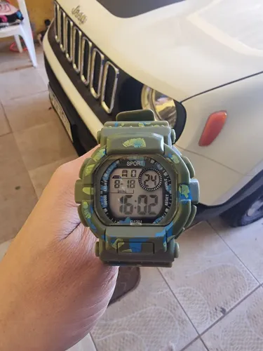 Relógio camuflado (Troco por carregador Samsung Tipo C preto)