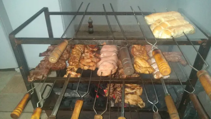 Churrasqueiro e buffet completo 