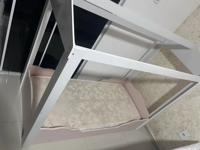 Mini cama montessoriana com colchão