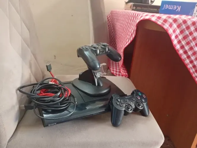 PS3 desbloqueado com 1 ctrl ps4 com todos jogos de PS1 PS2 PS3 s/Nintendo neo geo 