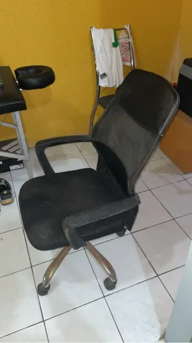 Cadeira de Escritório Ergonômica Giratória - Ajuste de Altura