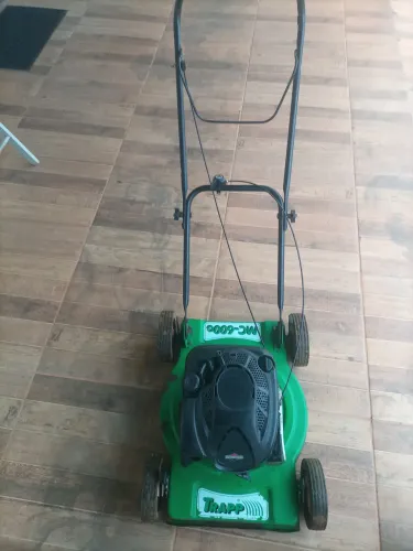 Máquina de cortar grama a gasolina motor 6,5hp R$ 990,oo celular 61- *