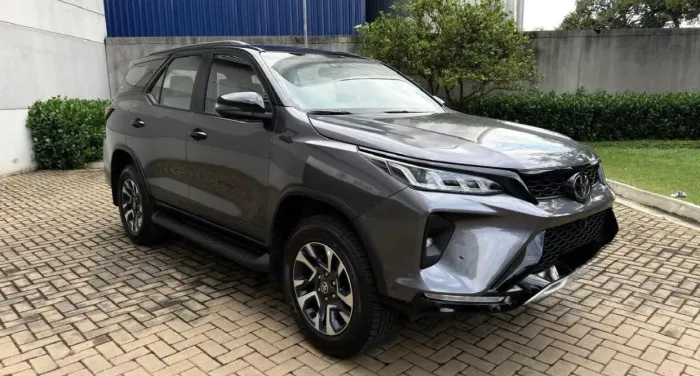 Carro impecável