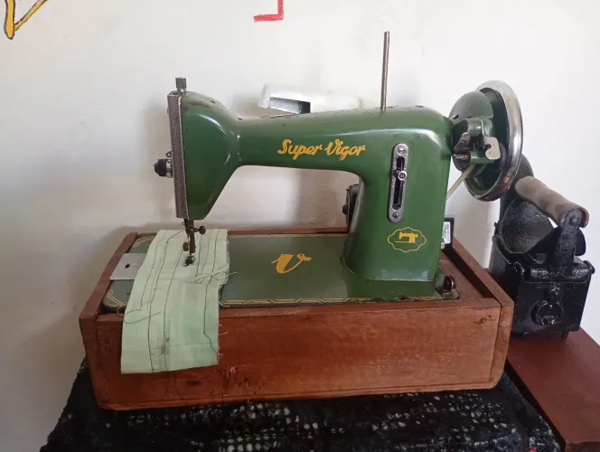 Máquina costura super Elgin