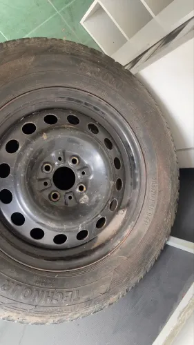 Pneu e roda simples aro 15 