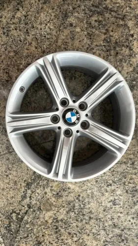 Rodas Aro 17 BMW 320i Sem detalhes
