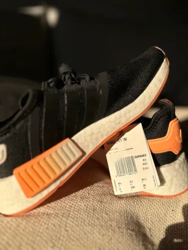 Tênis NMD R1 Feminino