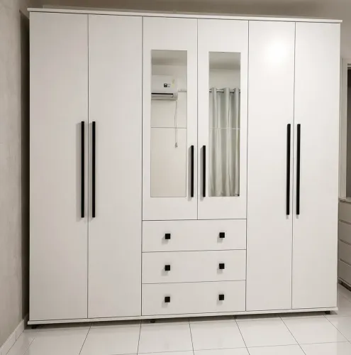 Guarda roupas semi novo