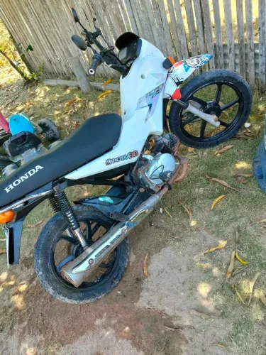 Vendo pop atrasada mas tem documento boa de motor *89
