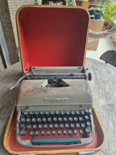 Máquina de escrever Remington Quite Riter