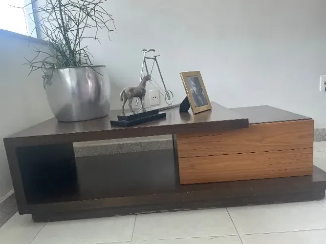 mesa de centro com 2 gavetas