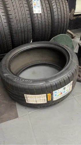 Pneu p zero 255 40 19 sem uso