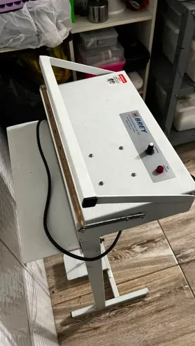 Embqladora e seladora pedestal da brey