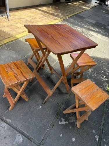 Conjunto mesa e bancos (3 conjuntos)