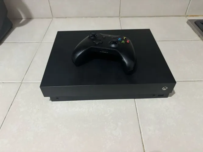 Vendo Xbox One X 1Tb de memória (seminovo, preço negociável)